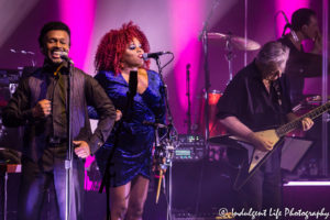Bryan Ferry backup singers putting on an riveting performance at Uptown Theater in Kansas City on March 24, 2017, Kansas City concert photography.