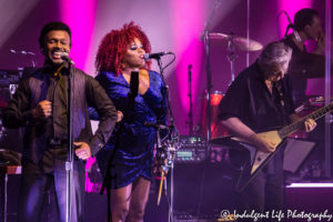 Bryan Ferry backup singers putting on an riveting performance at Uptown Theater in Kansas City on March 24, 2017, Kansas City concert photography.