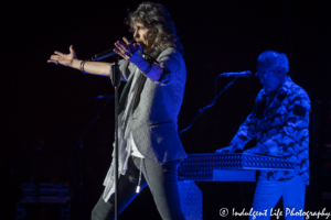 Kelly Hansen and Mick Jones of Foreigner live at Starlight Theatre in Kansas City, MO on August 15, 2017 | Foreigner 40th Anniversary Tour