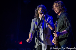 Jeff Pilson and Kelly Hansen of Foreigner performing live at Starlight Theatre in Kansas City, MO on August 15, 2017 | Foreigner 40th Anniversary Tour