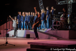 Foreigner live with the Saint Thomas Aquinas High School choir at Starlight Theatre in Kansas City, MO on August 15, 2017 | Foreigner 40th Anniversary Tour