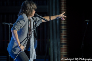 Frontman Kelly Hansen of Foreigner live at Starlight Theatre in Kansas City, MO on August 15, 2017 | Foreigner 40th Anniversary Tour