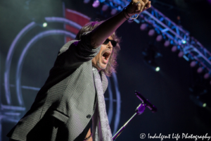 Foreigner lead singer Kelly Hansen live at Starlight Theatre in Kansas City, MO on August 15, 2017 | Foreigner 40th Anniversary Tour