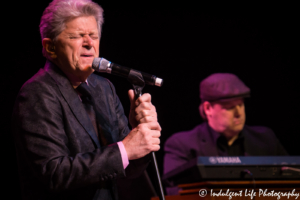 Peter Cetera performing "One Good Woman" live with Big Woody on the synthesizer at Muriel Kauffman Theatre inside of Kauffman Center for the Performing Arts in Kansas City, MO on February 18, 2018.