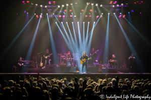 Country music artist Travis Tritt and band performing "Be Somebody" live at Ameristar Casino Hotel Kansas City on April 27, 2018.