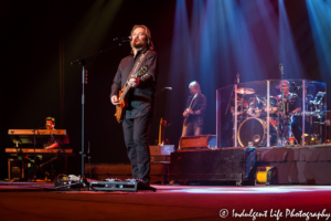 Travis Tritt with keyboard player Jared Decker, guitarist Wendell Cox and drummer LeJoe Young live at Star Pavilion inside Ameristar Casino in Kansas City, MO on April 27, 2018.