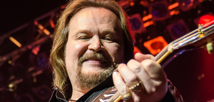 Travis Tritt performed live at Star Pavilion inside of Ameristar Casino Hotel Kansas City on April 27, 2018.