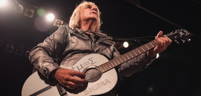 Mike Peters and The Alarm brought the "Sigma LXXXV" tour with Modern English and Gene Loves Jezebel with Jay Aston to Liberty Hall in Lawrence, KS on August 10, 2019.