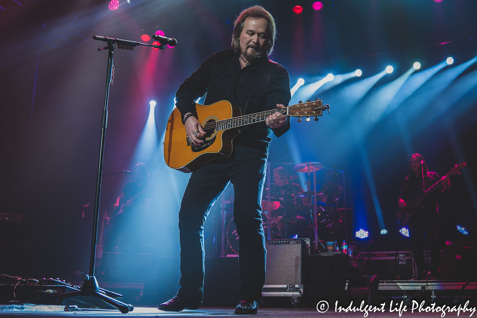 Live concert at Star Pavilion inside of Ameristar Casino in Kansas City, MO featuring country music superstar Travis Tritt on December 3, 2021.