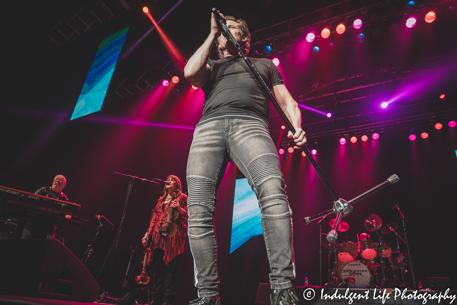 Frontman Todd Pettygrove performing with Shooting Star band members Dennis Laffoon, Janet Jameson and Steve Thomas at Ameristar Casino's Star Pavilion in Kansas City, MO on April 9, 2022.