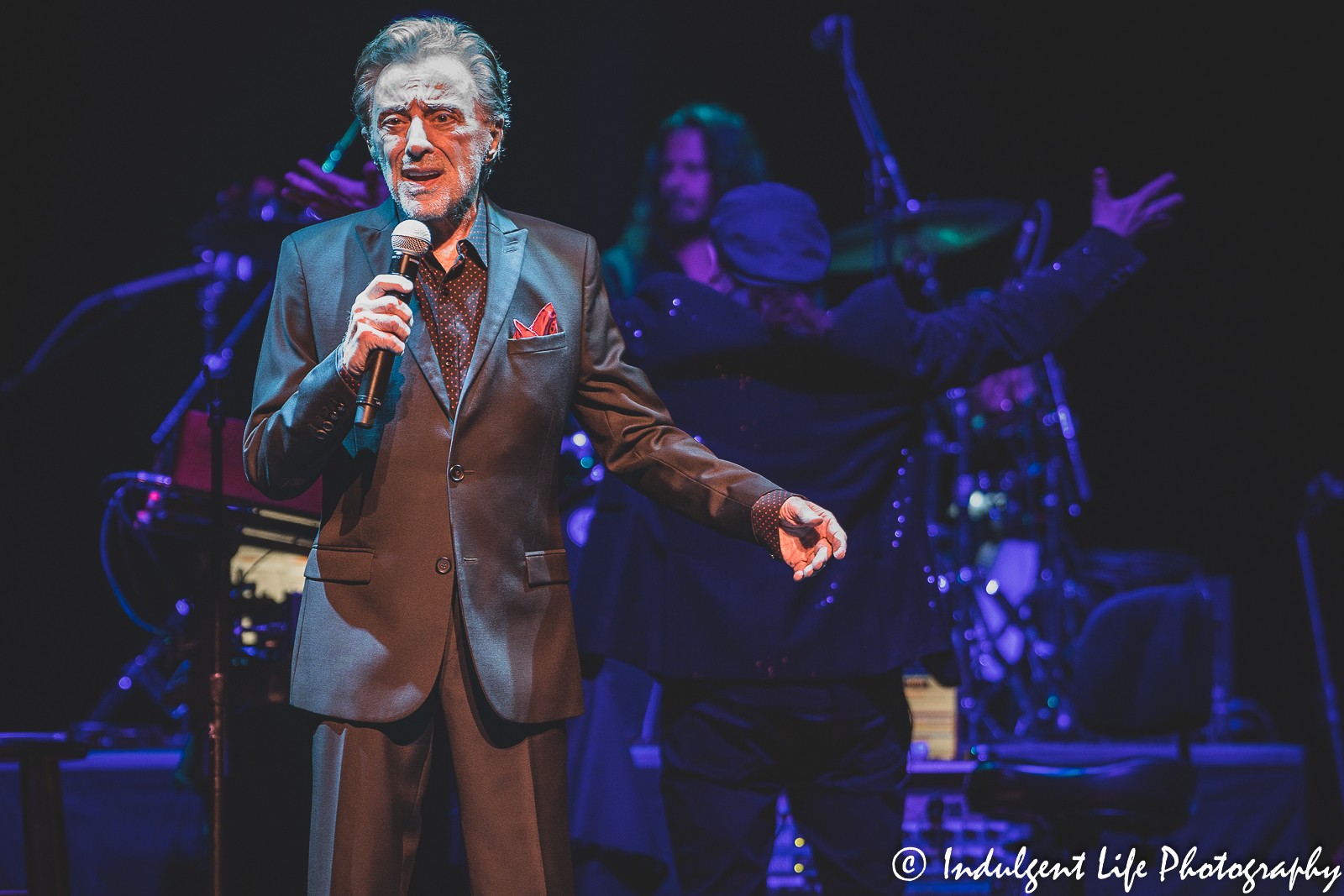 Frankie Valli live in concert with music director Robby Robinson at Muriel Kauffman Theatre in downtown Kansas City, MO on June 4, 2022.