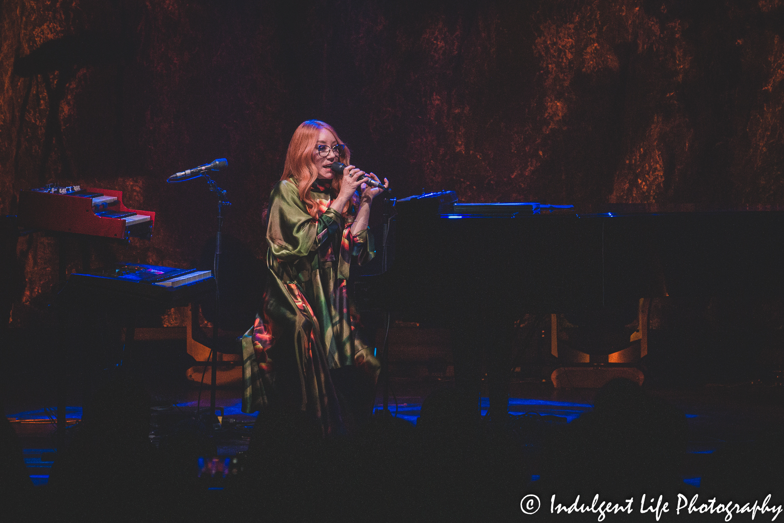 Alternative rock artist Tori Amos singing live during her appearance at Music Hall in downtown Kansas City, MO on May 31, 2022.