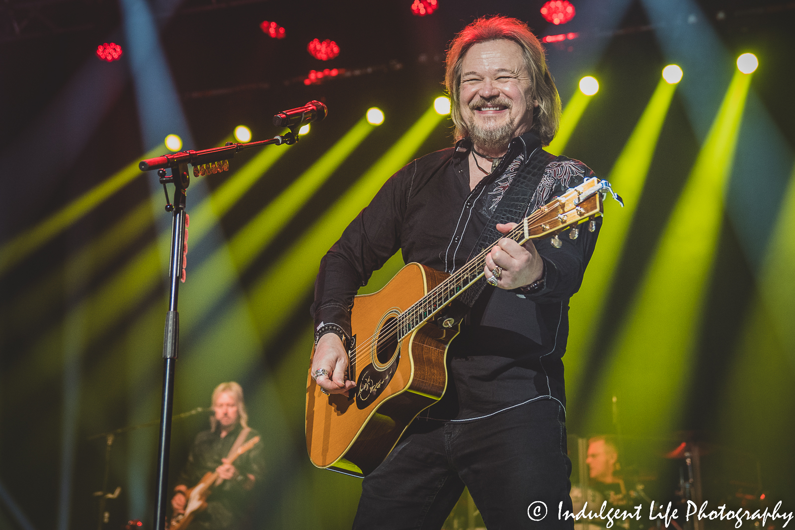 Travis Tritt entertaining the crowd at Star Pavilion inside of Ameristar Casino in Kansas City, MO on December 10, 2022.