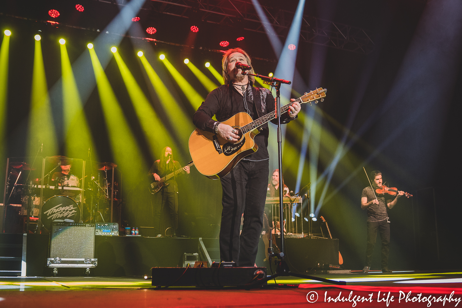 Travis Tritt and his band performing "The Whiskey Ain't Workin'" live at Ameristar Casino Hotel Kansas City on December 10, 2022.