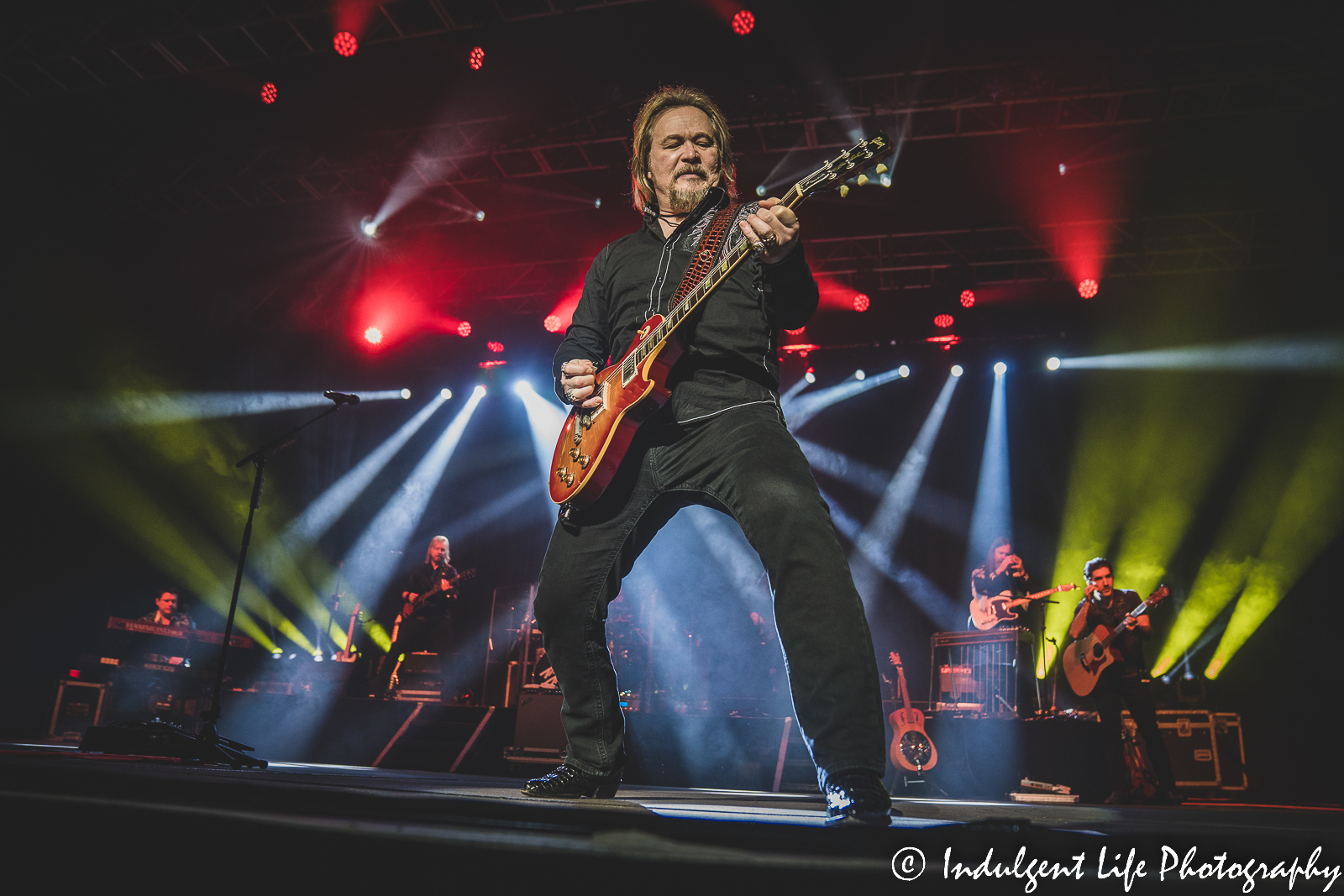 Travis Tritt opening up his concert at Ameristar Casino's Star Pavilion in Kansas City, MO on December 10, 2022.