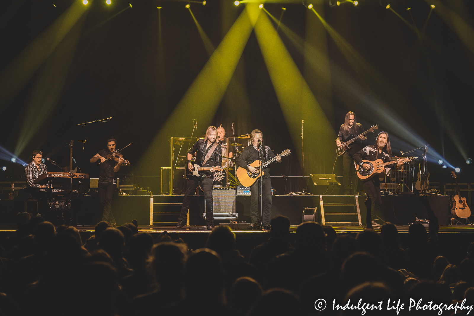 Travis Tritt jamming with his band at Star Pavilion inside of Ameristar Casino in Kansas City, MO on December 10, 2022.