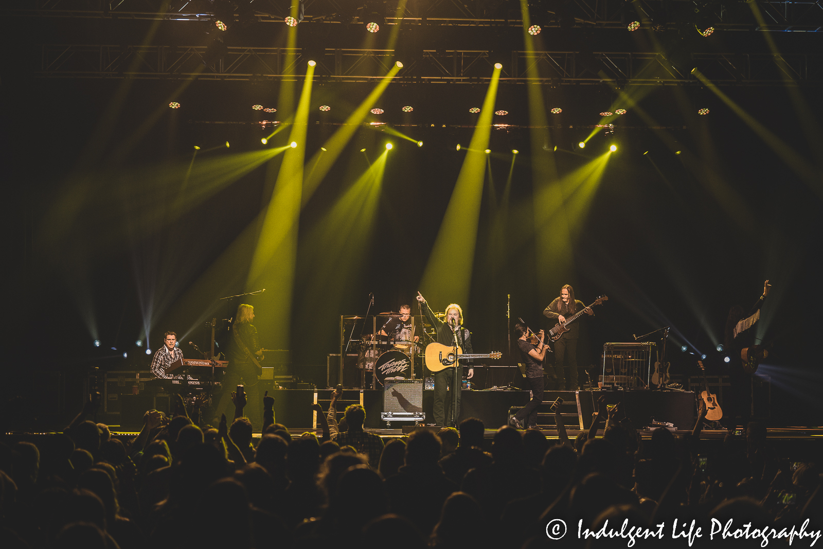 Travis Tritt and his band making the crowd go wild at Ameristar Casino's Star Pavilion in Kansas City, MO on December 10, 2022.