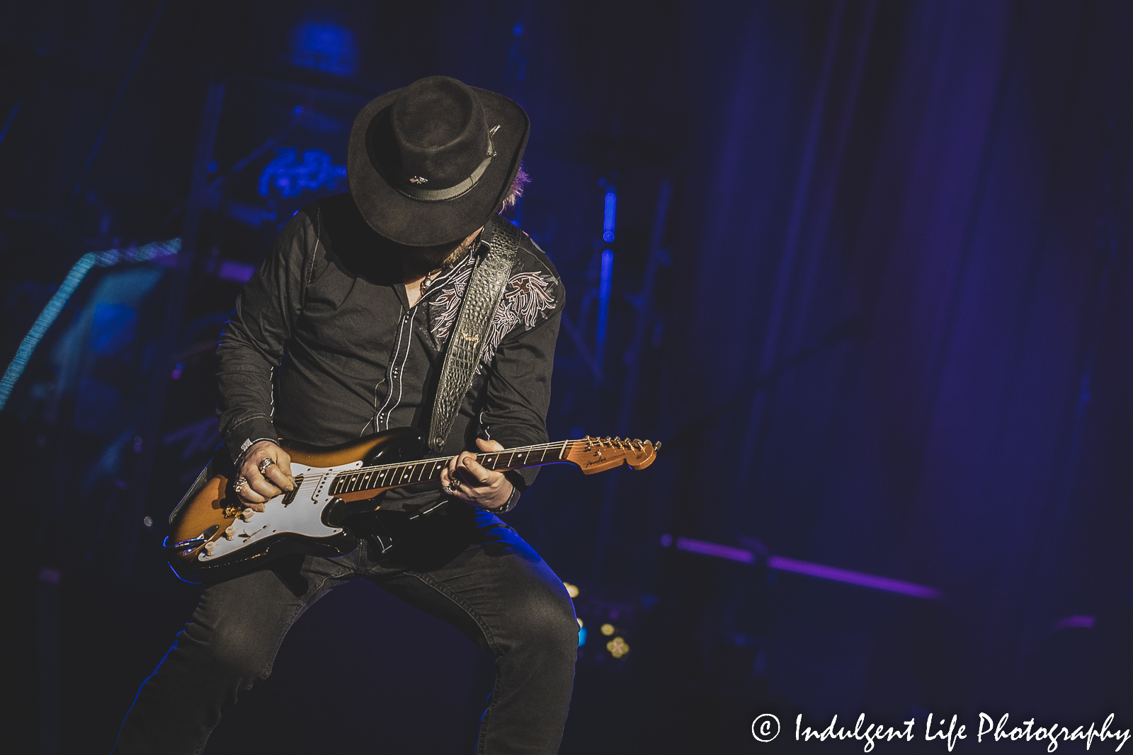 Travis Tritt shredding the electric guitar at Star Pavilion inside of Ameristar Casino in Kansas City, MO on December 10, 2022.