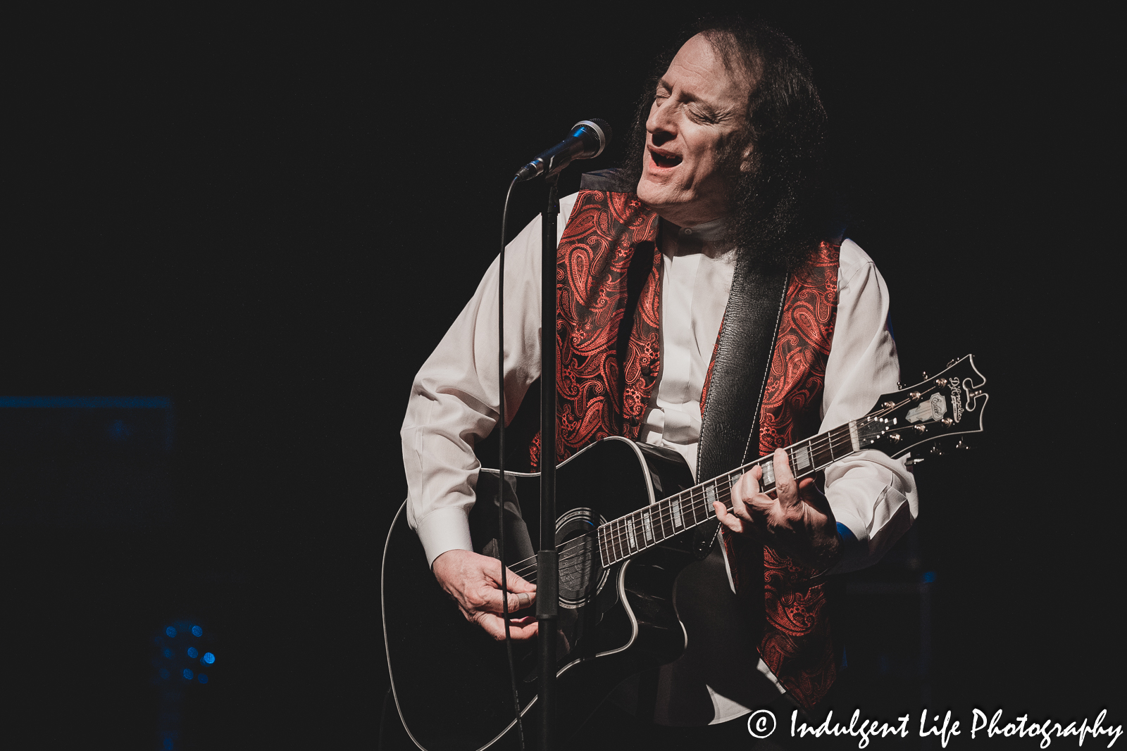 Tommy James performing an acoustic rendition of "I Think We're Alone Now" at Kauffman Center for the Performing Arts in downtown Kansas City, MO on April 1, 2023.