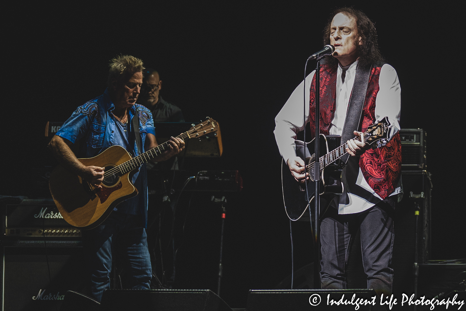 Tommy James & The Shondells performing an acoustic rendition of "I Think We're Alone Now" at Muriel Kauffman Theatre in Kansas City, MO on April 1, 2023.