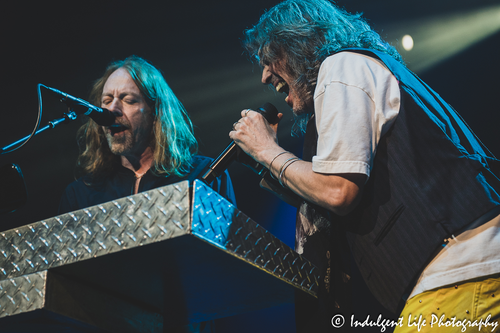 Foreigner frontman Kelly Hansen performing "Cold as Ice" with Jeff Pilson on the keyboards at Landon Arena in Topeka, KS on May 2, 2023.