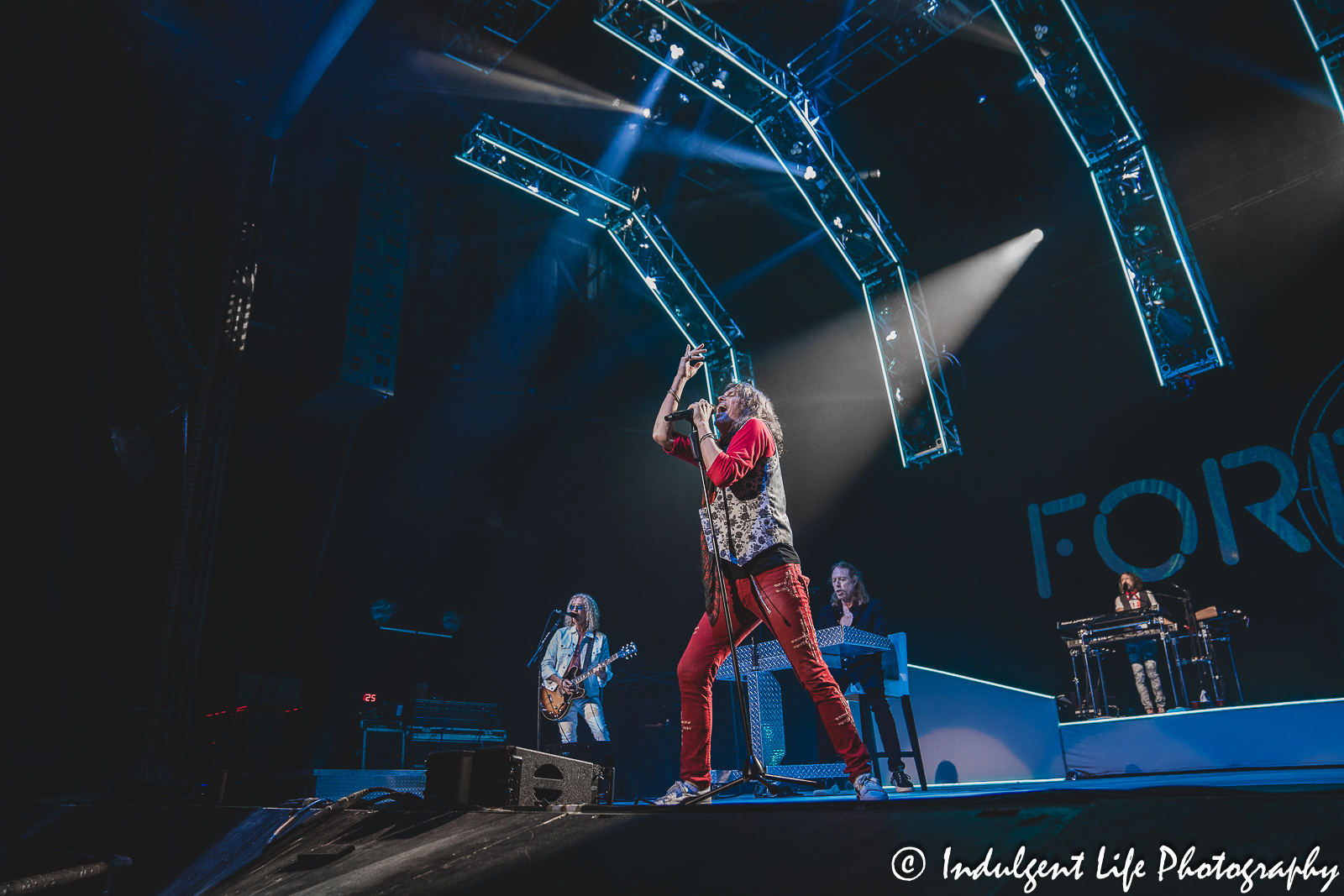 Foreigner lead singer Kelly Hansen singing "Cold as Ice" live at Starlight Theatre in Kansas City, MO on July 18, 2203.