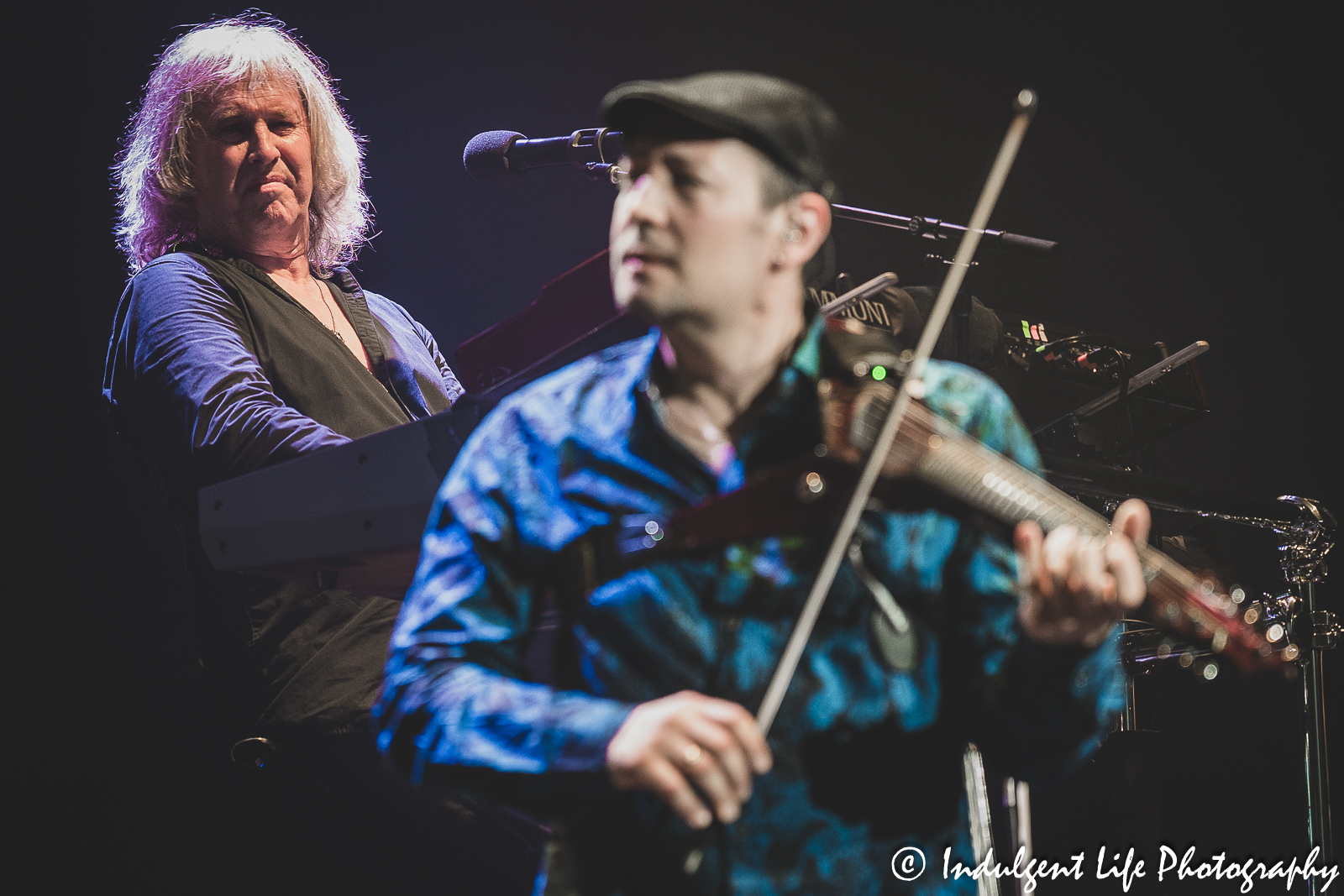 Kansas lead singer and keyboardist Ronnie Platt performing with violin player Joe Deninzon at Midland Theatre in downtown Kansas City, MO on July 27, 2023.