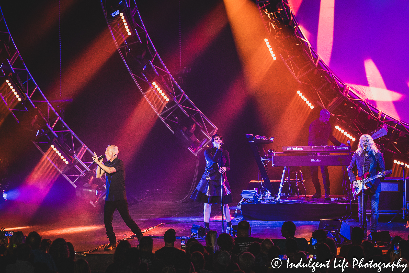 Tears for Fears members Curt Smith and Roland Orzabal performing "Everybody Wants to Rule the World" at Kansas City's Starlight Theatre on July 14, 2023.