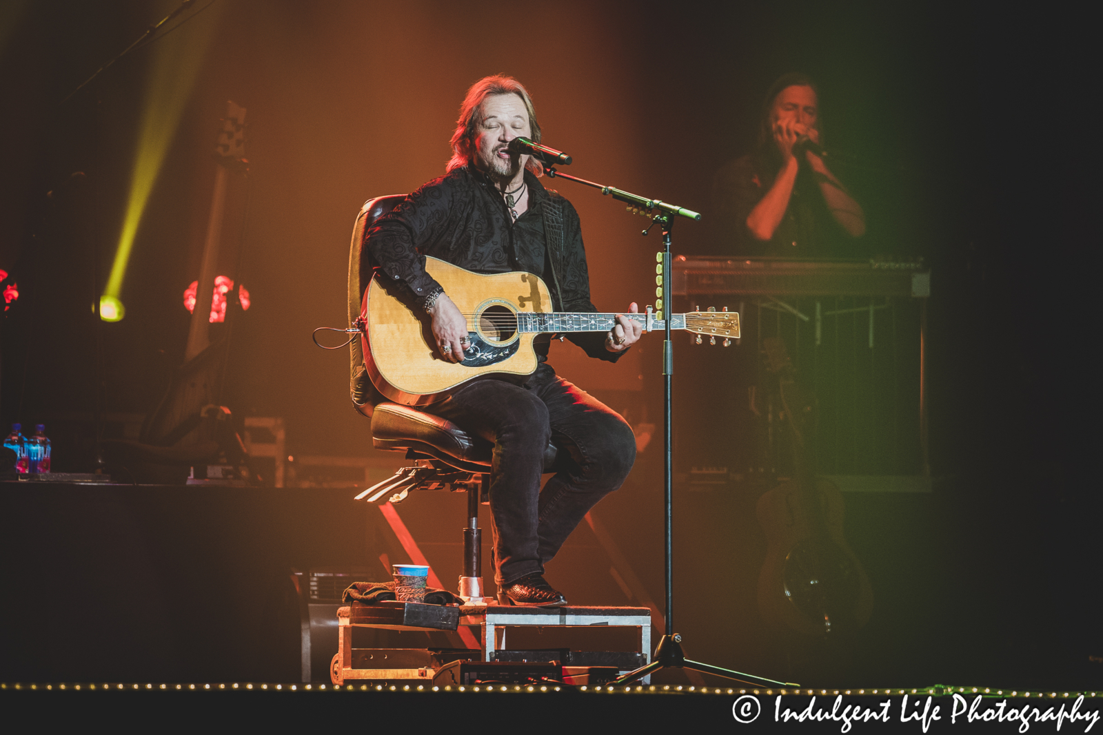 Travis Tritt performing during an acoustic set at Ameristar Casino's Star Pavilion in Kansas City, MO on September 16, 2023.