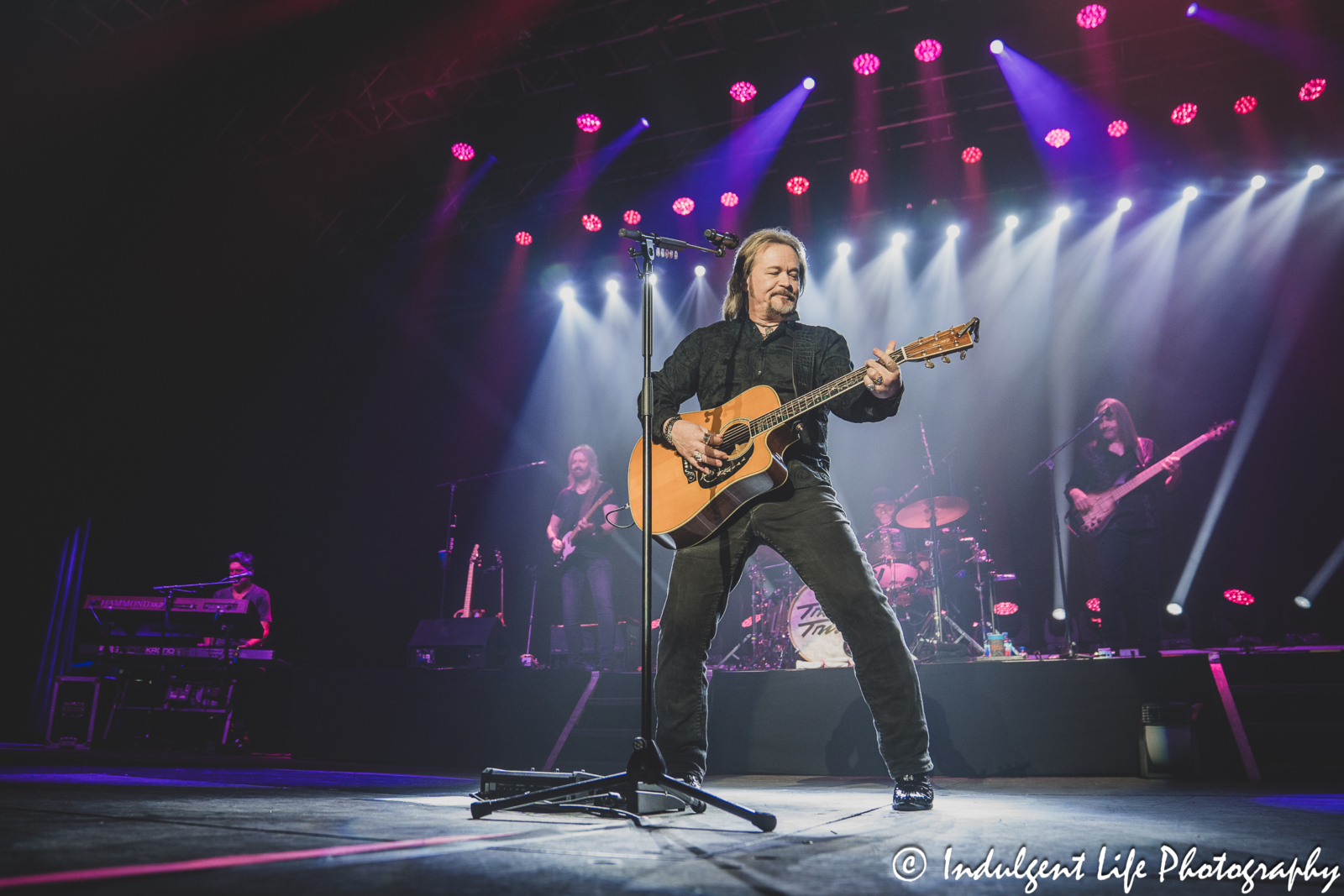 Travis performing live on the acoustic guitar at Ameristar Casino's Star Pavilion in Kansas City, MO on September 16, 2023.