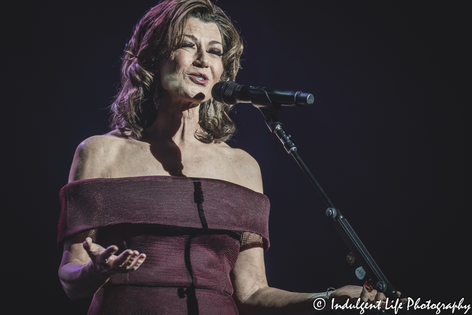 Amy Grant singing during her Christmas Live concert at Music Hall in downtown Kansas City, MO on November 30, 2023.