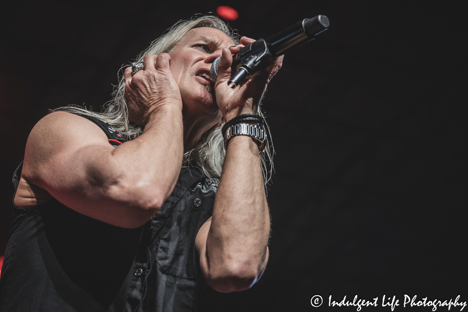 Warrant frontman Robert Mason performing live at Hy-Vee Arena in Kansas City, MO on March 22, 2024.