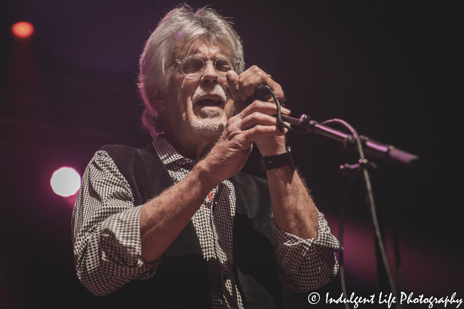 Bob Carpenter of Nitty Gritty Dirt Band singing "Bless the Broken Road" live at Star Pavilion inside of Ameristar Casino in Kansas City, MO on March 22, 2025.