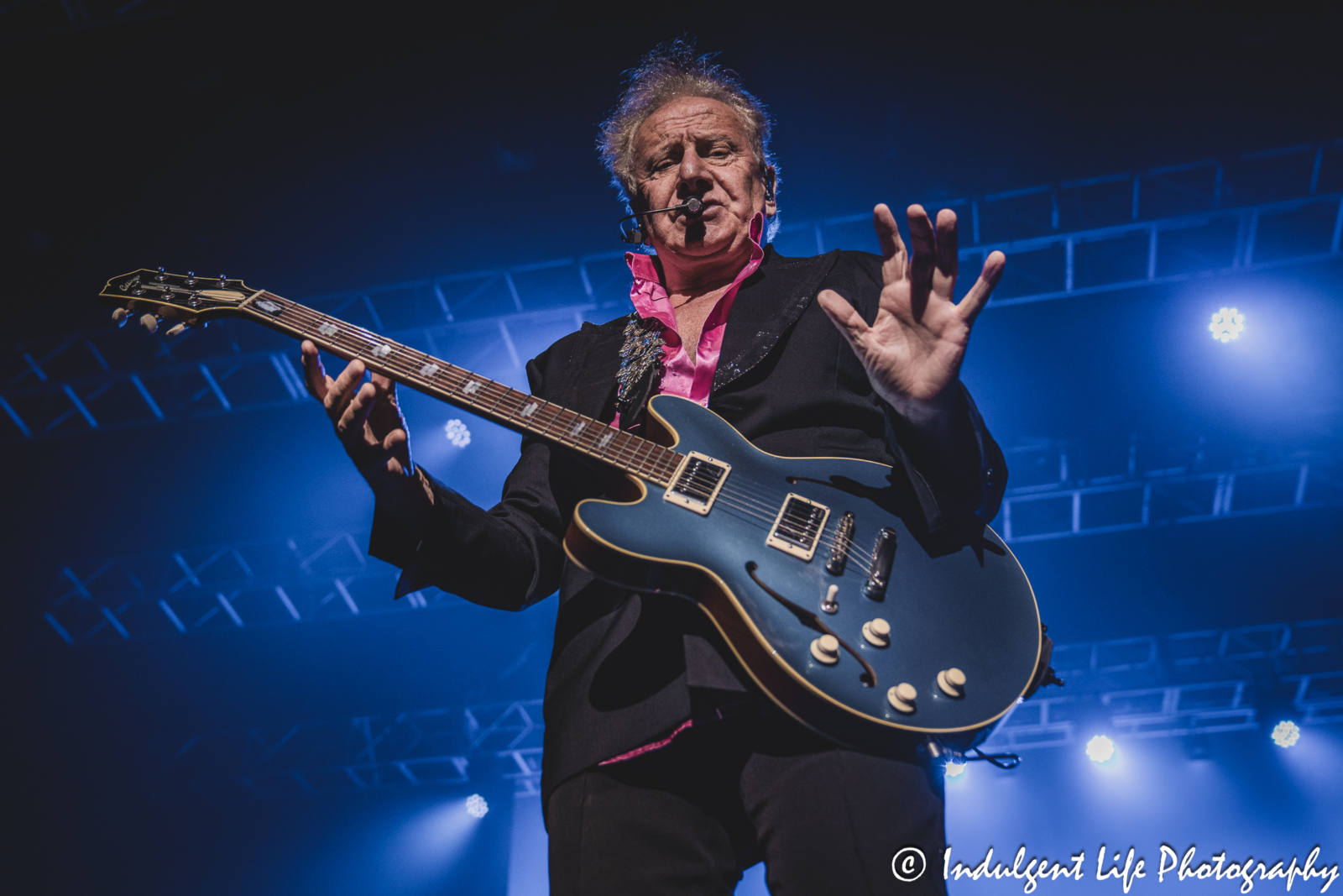 Graham Russell opening up the 50th anniversary concert of Air Supply with "Sweet Dreams" at Ameristar Casino's Star Pavilion in Kansas City, MO on May 17, 2025.
