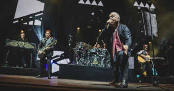 Simple Minds “Alive & Kicking” at Hollywood Casino Amp Simple Minds performed live in concert on its "Alive & Kicking" tour at Hollywood Casino Amphitheater in the St. Louis suburb of Maryland Heights, MO on June 5, 2025.