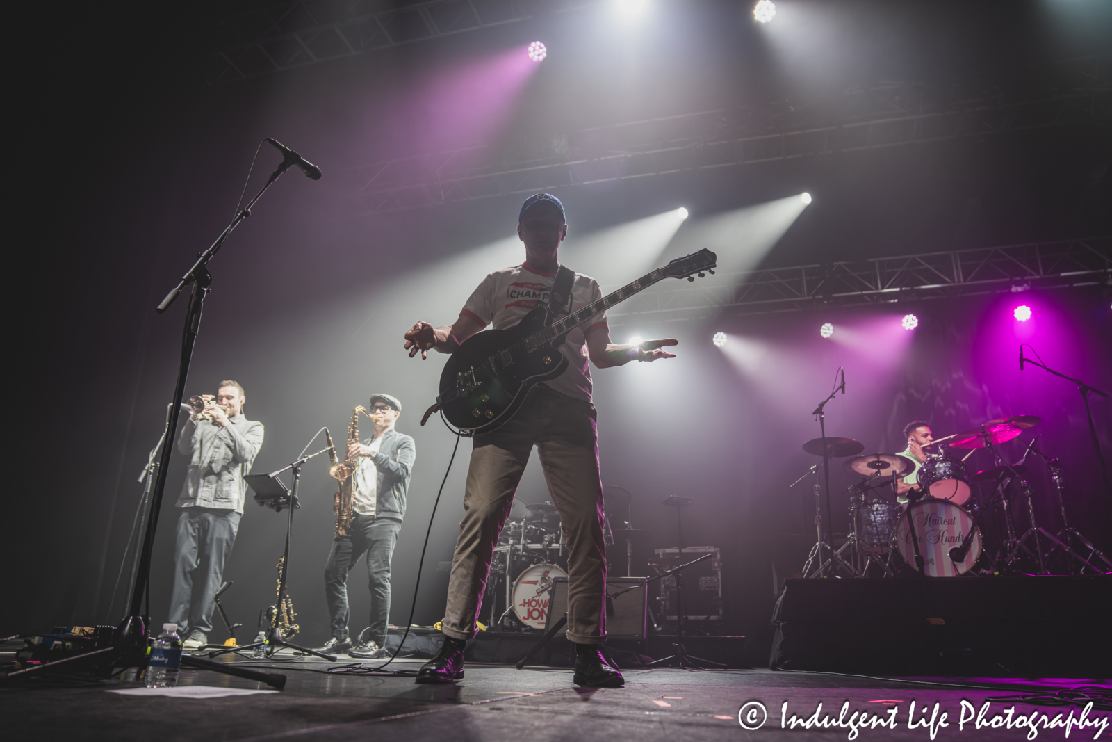Haircut 100 guitarist Graham Jones performing "Nobody's Fool" live in concert at Ameristar Casino's Star Pavilion in Kansas City, MO on September 13, 2025.