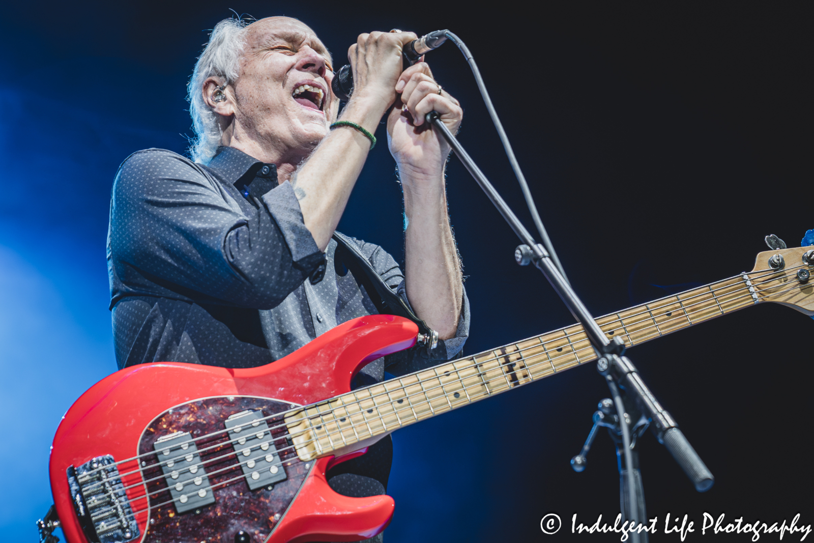 Little River Band frontman and bass guitarist Wayne Nelson performing "Cool Change" live in concert at Azura Amphitheater in Bonner Springs, KS on September 25, 2025.