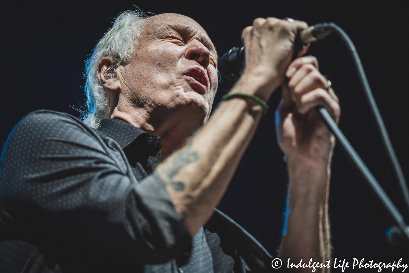 Little River Band frontman and bass guitarist Wayne Nelson performing "Lady" live in concert at Azura Amphitheater in Bonner Springs, KS on September 25, 2025.