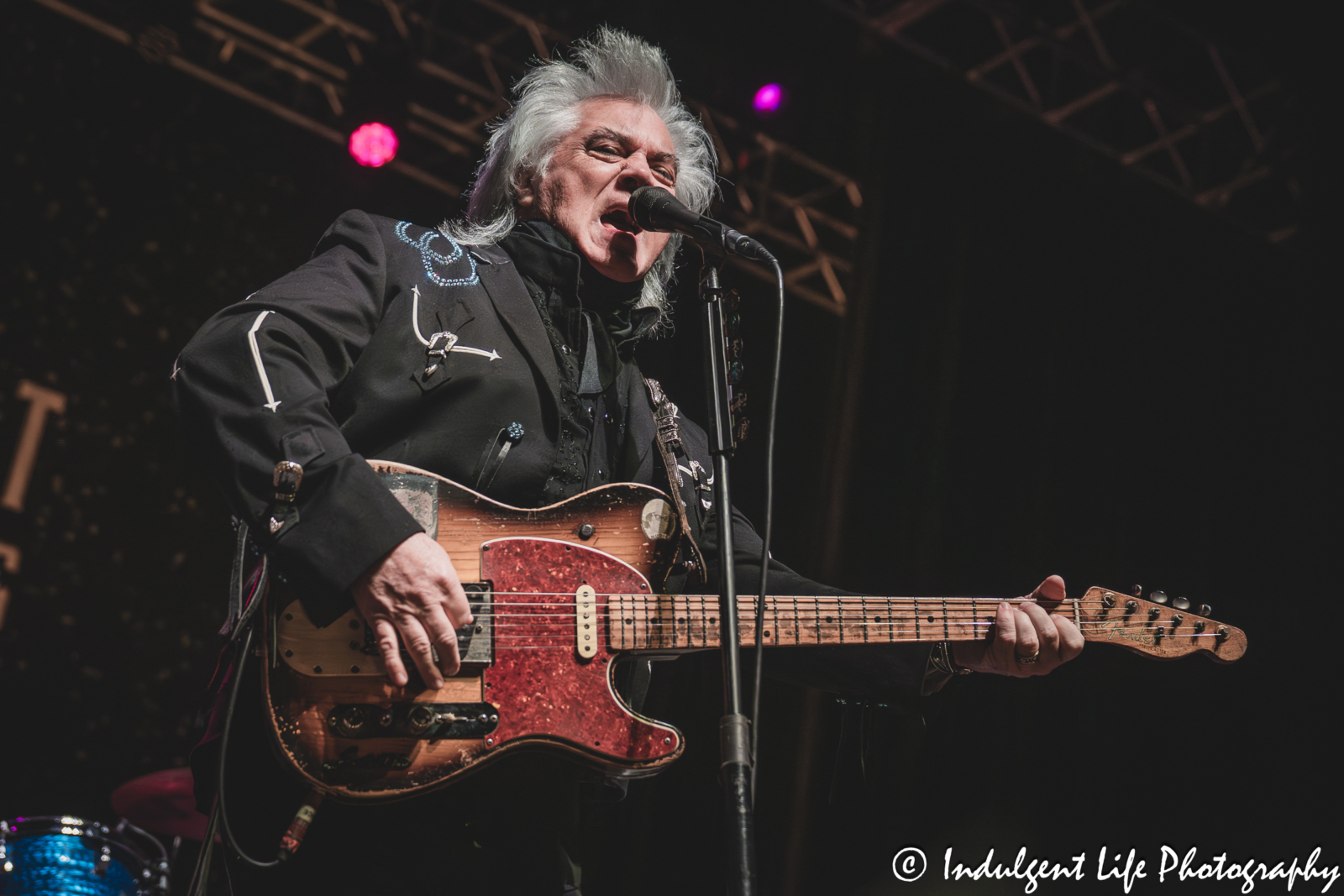 Marty Stuart singing and playing the guitar live at Ameristar Casino's Star Pavilion in Kansas City, MO on September 19, 2025.