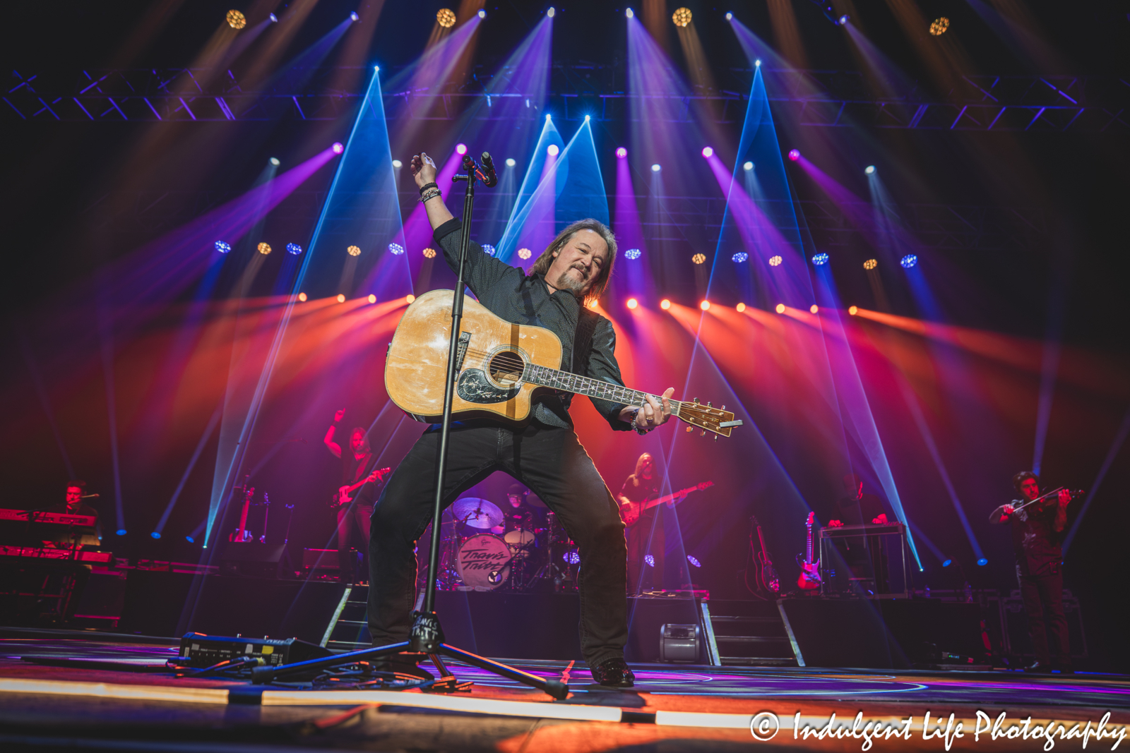 Travis Tritt and his band playing "I'm Gonna Be Somebody" live in concert at Star Pavilion inside of Ameristar Casino in Kansas City, MO on October 18, 2025.